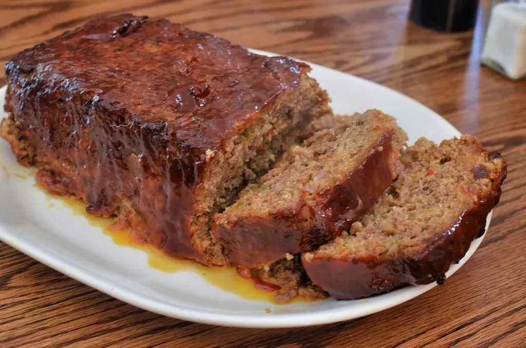 4. Meatloaf: A Sunday Dinner Staple Nobody Could Resist (jeffreyw, Flickr, CC BY 2.0)