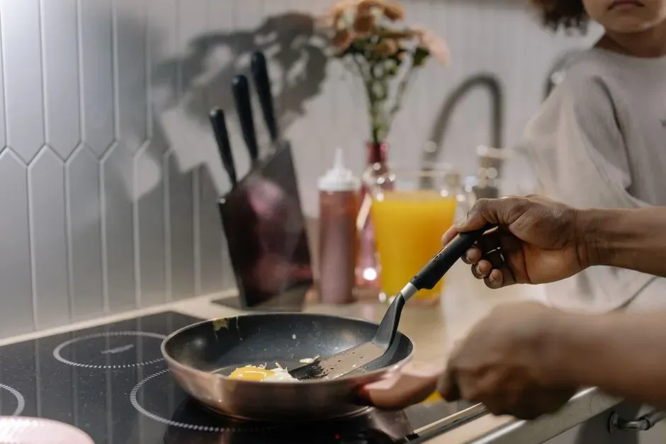 How Nonstick Pans Fit Into the Picture (Image Credits: Pexels)