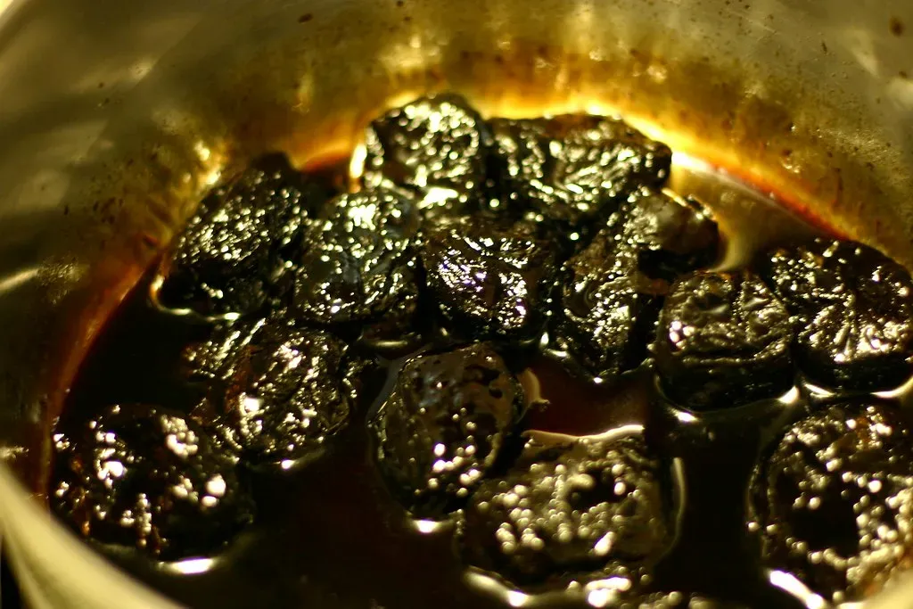 3. Prunes for Breakfast (dalvenjah, Flickr, CC BY-SA 2.0)