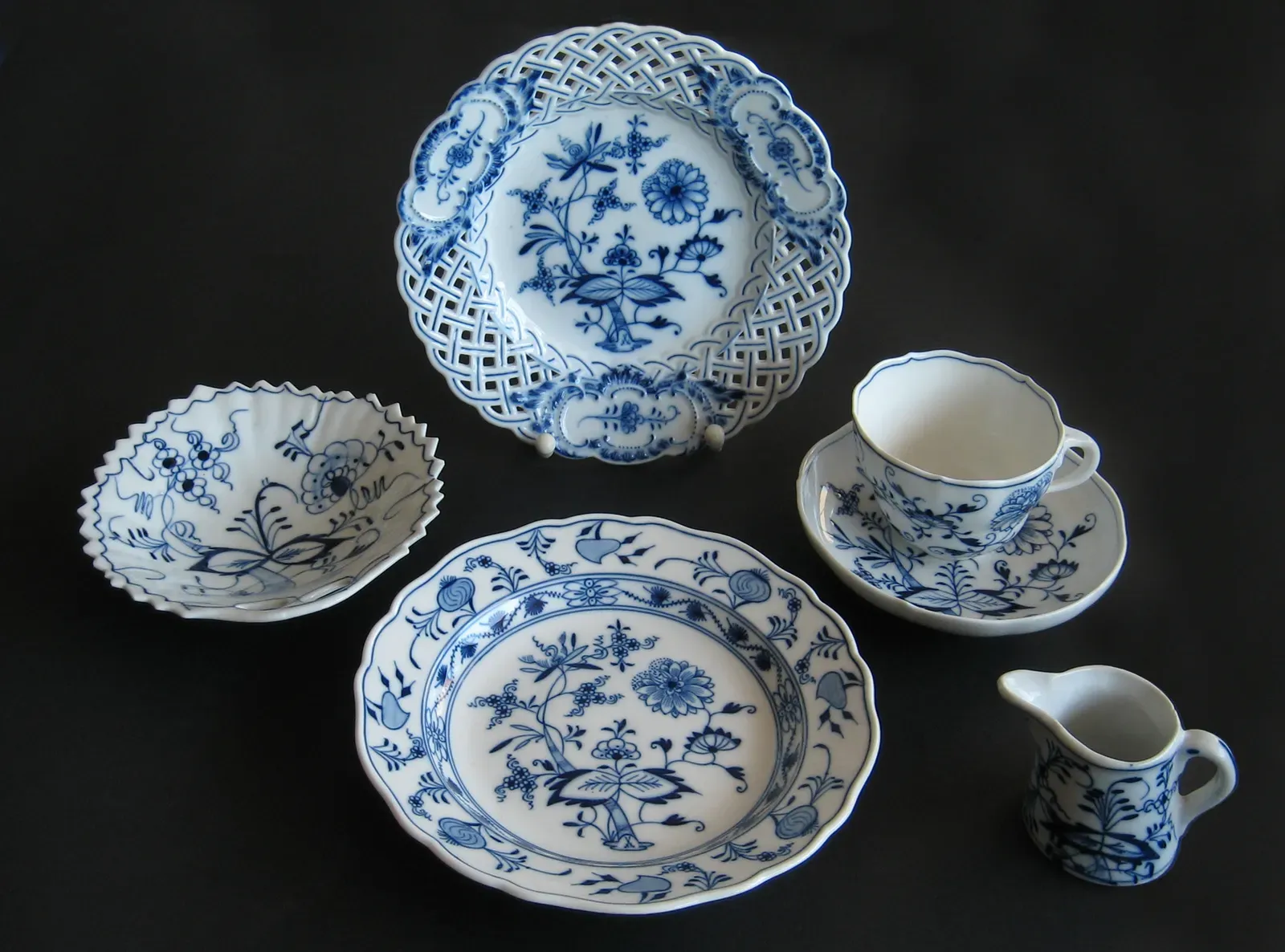 Meissen Blue Onion (Image Credits: Wikimedia)