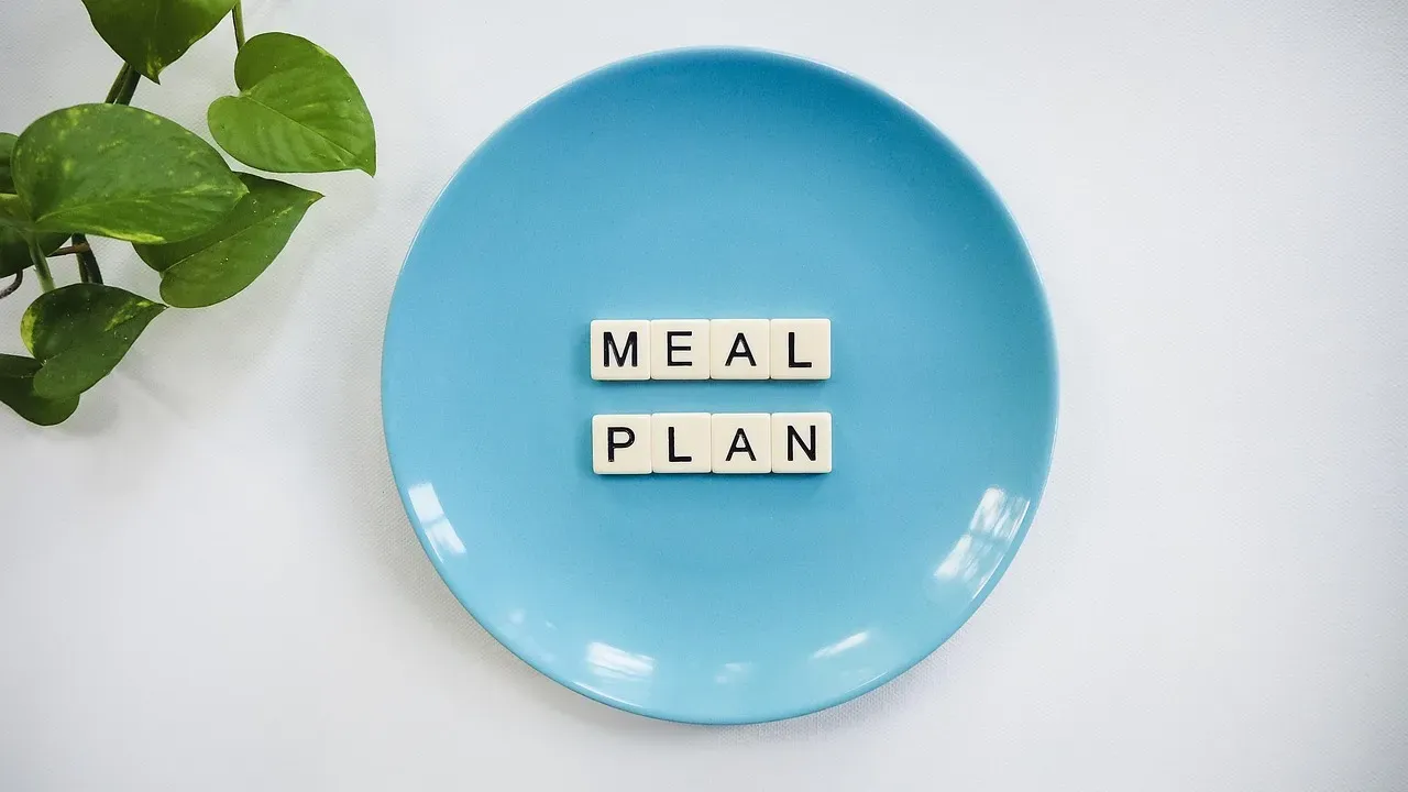1. They Always Shop With a Meal Plan (Image Credits: Pixabay)