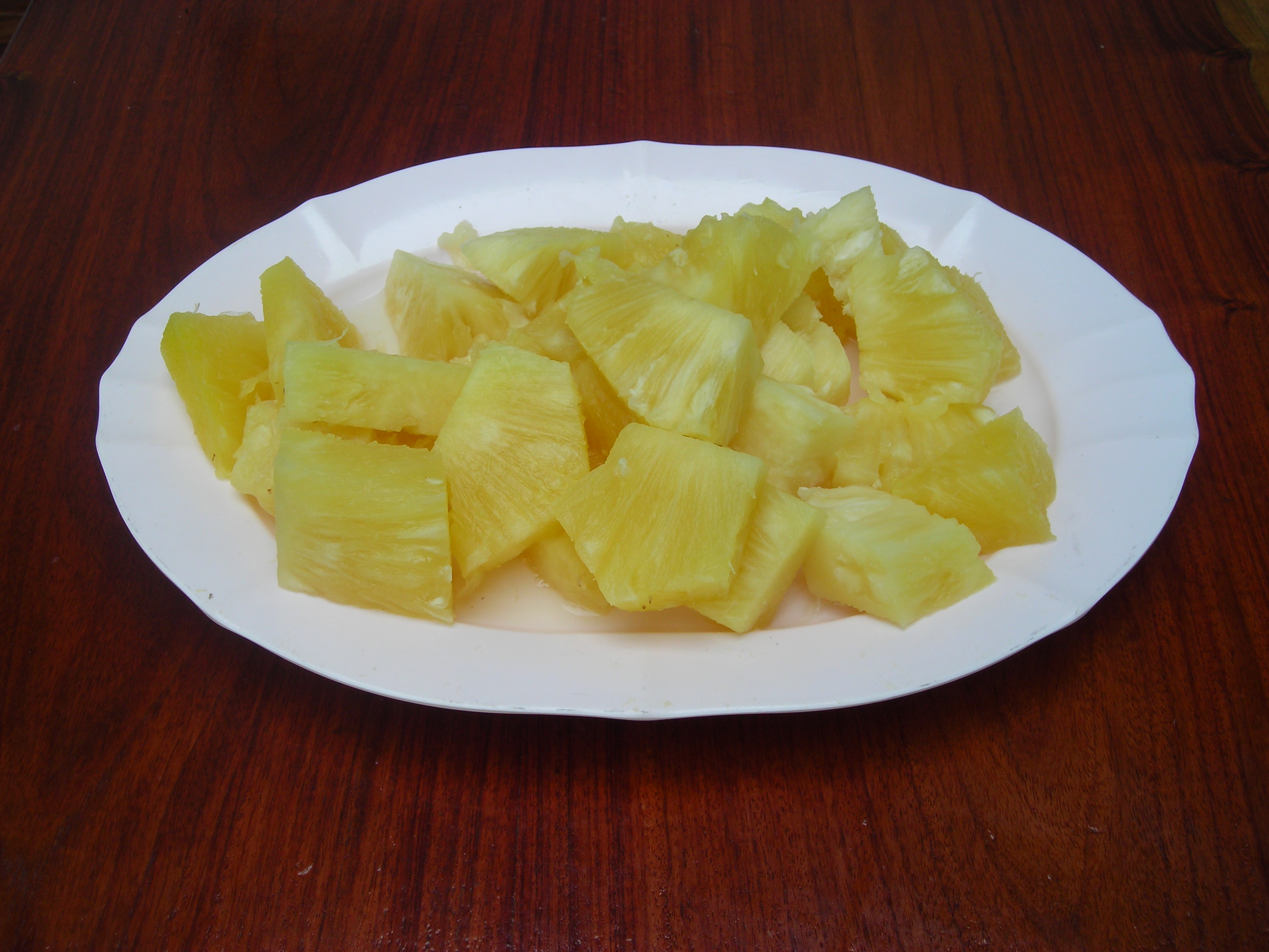Use Smaller Plates and Serving Utensils (image credits: wikimedia)