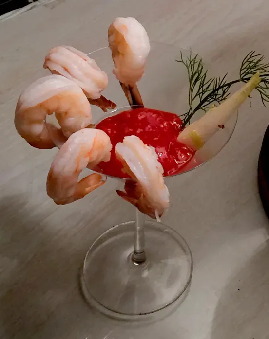 Shrimp Cocktail: Cold Elegance in a Glass (Image Credits: Wikimedia)