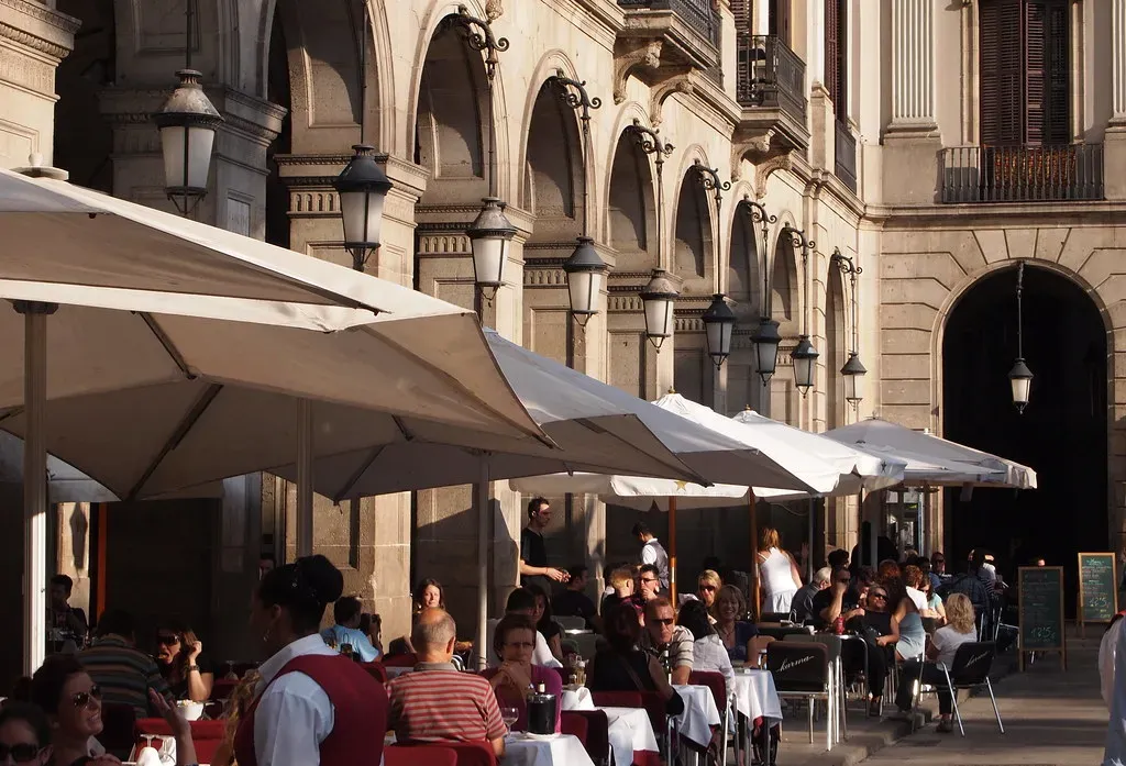 8. Restaurants on Las Ramblas, Barcelona - Europe's Most Expensive Stroll (DDohler, Flickr, CC BY 2.0)