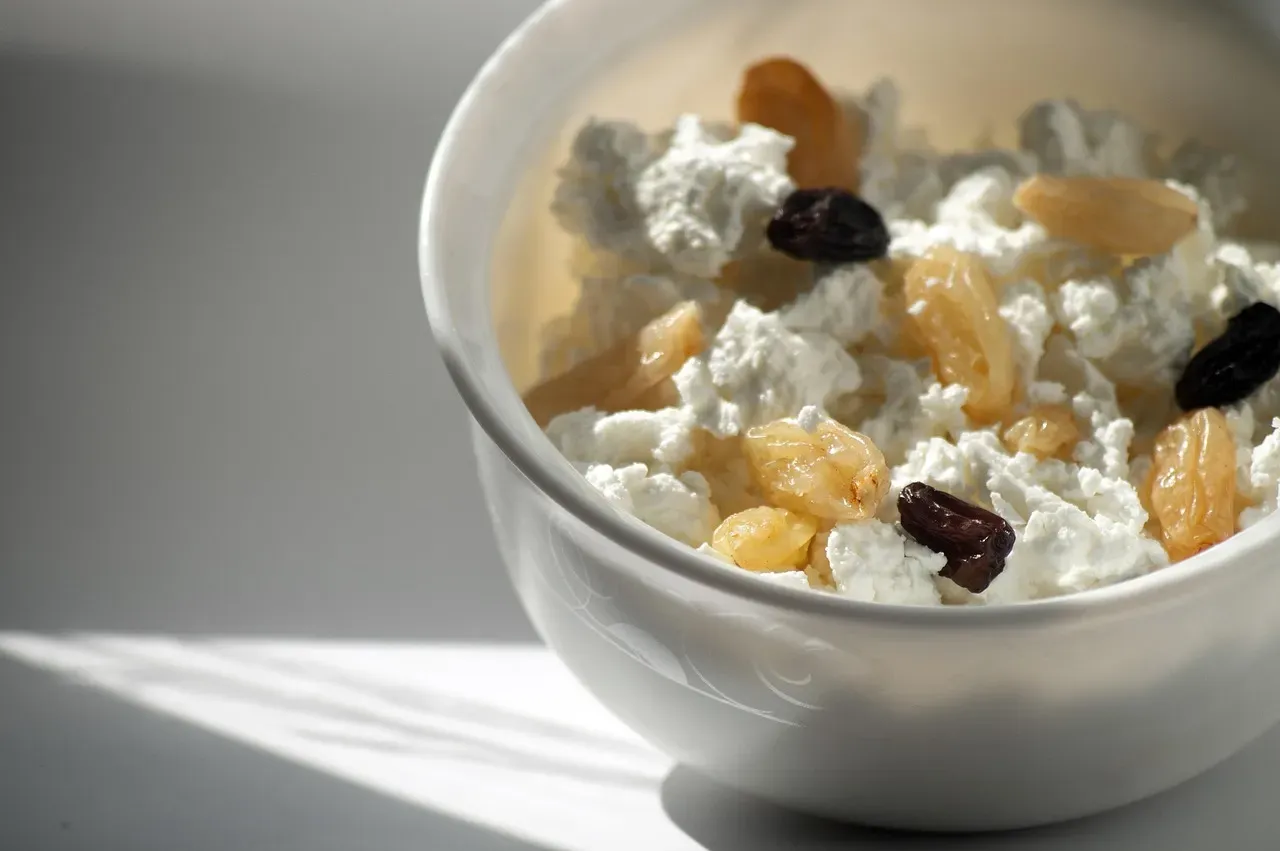 15. Cottage Cheese with Fruit (Image Credits: Pixabay)