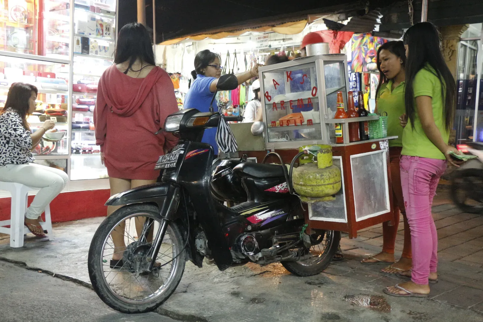 Indonesia's Warung Culture (Image Credits: Wikimedia)