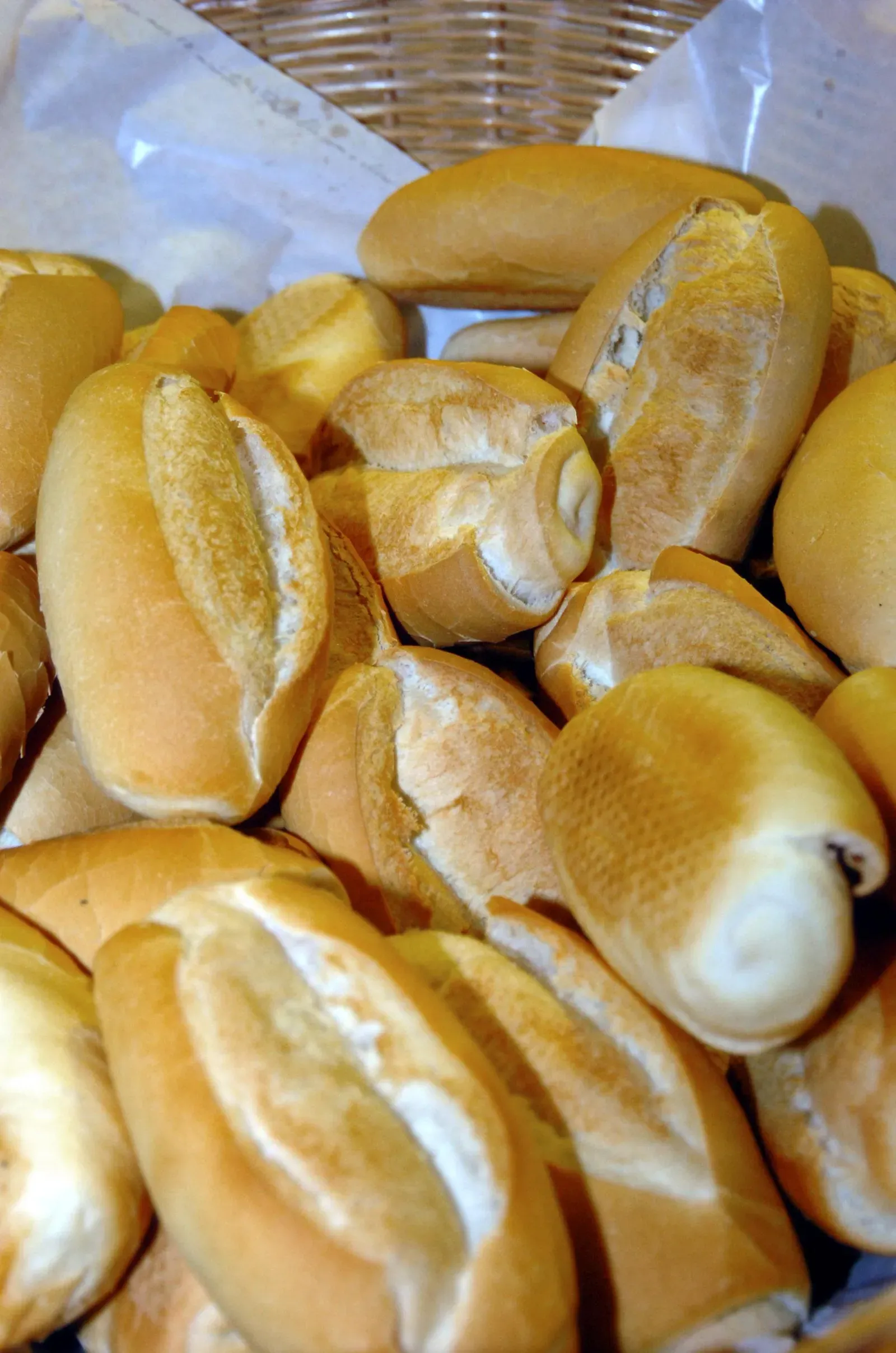 France: Bread Goes Directly On The Table (Image Credits: Wikimedia)