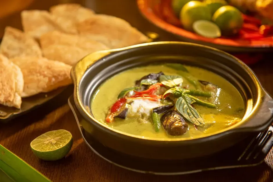 Quick Thai-style curry (Image Credits: Pexels)
