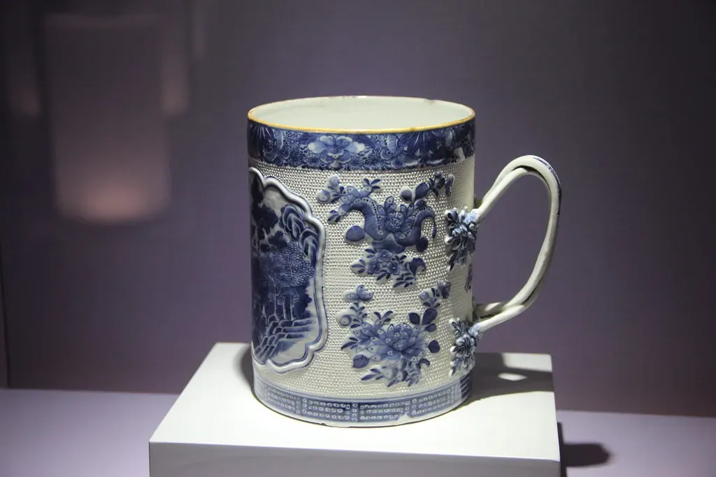 7. Qianlong Period Chinese Export Porcelain (Image Credits: Flickr)