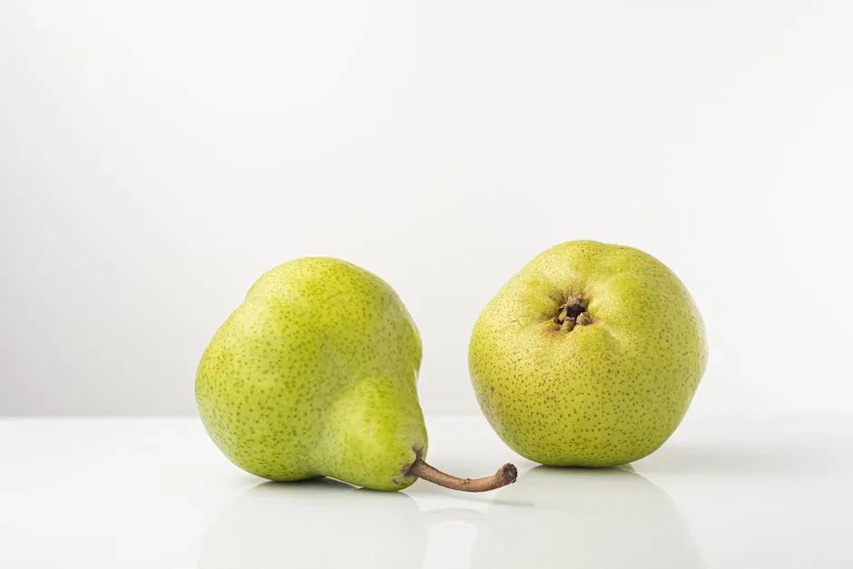 7. Pears - The Elegant Sugar Bomb (Image Credits: Pexels)