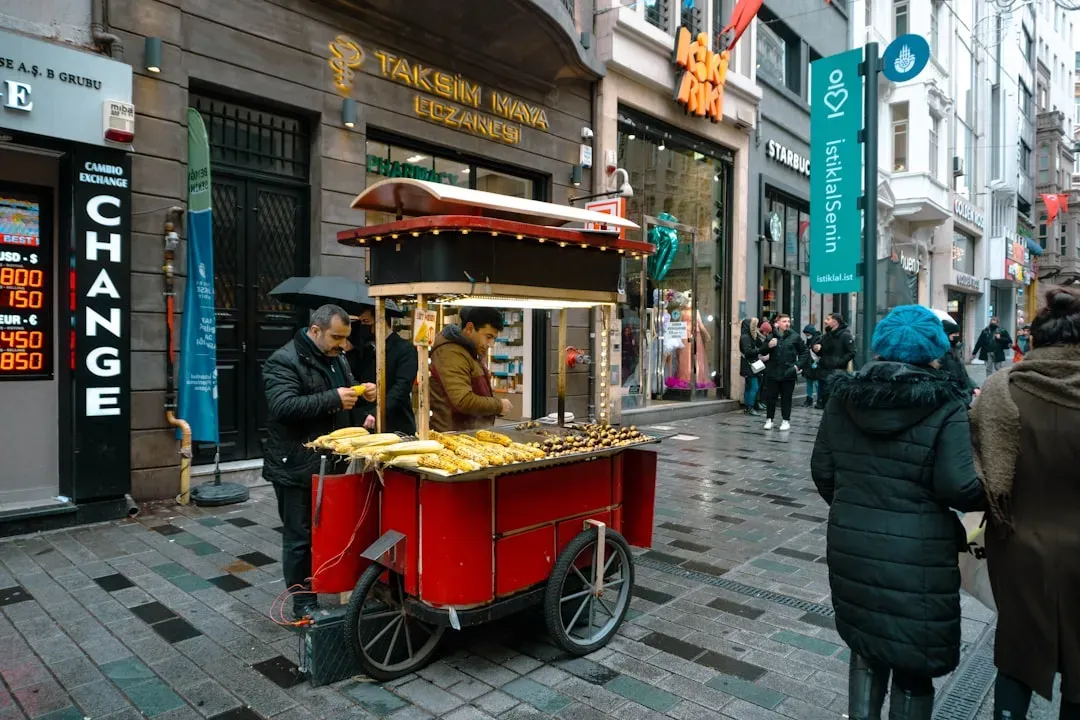 Street Vendors: NYC's Original Food Entrepreneurs (Image Credits: Unsplash)