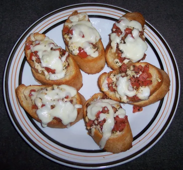 Garlic Bread: The Bruschetta Betrayal (Image Credits: Wikimedia)