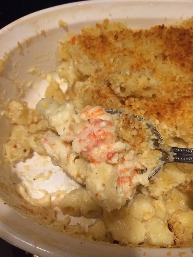 6. Lobster Mac and Cheese (kgroovy, Flickr, CC BY-SA 2.0)