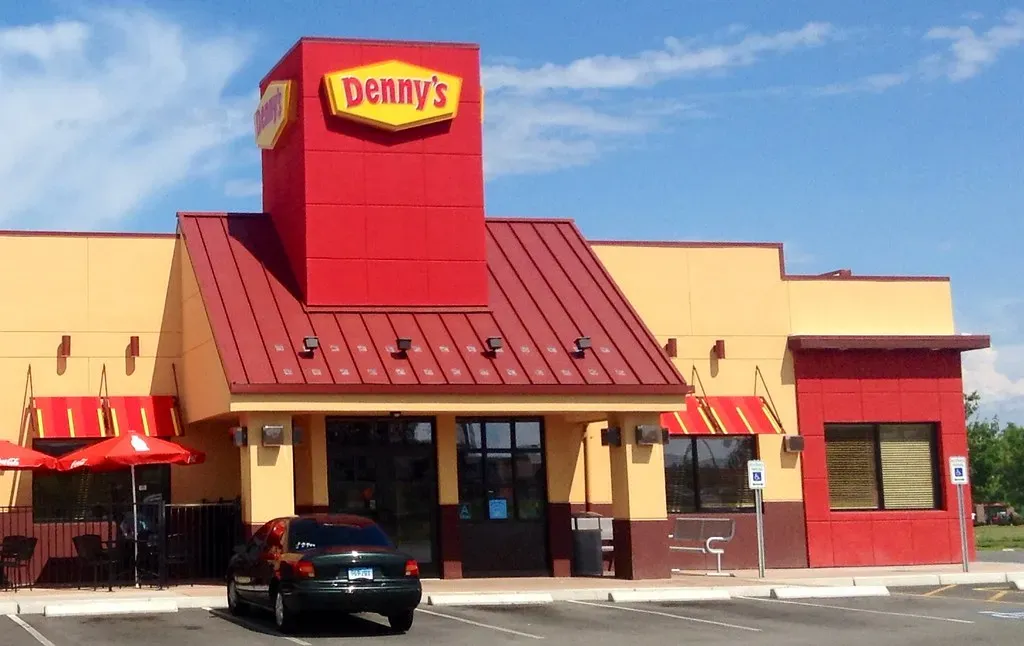 9. Denny's: America's Diner, Running on Empty (Image Credits: Flickr)