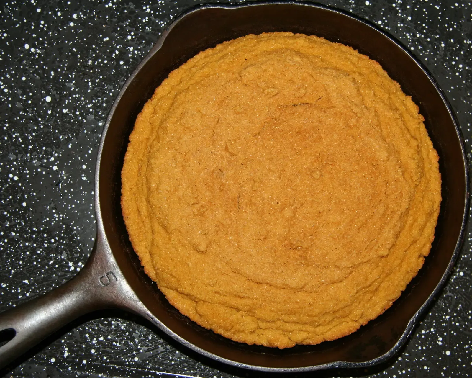 4. Homemade Cornbread That Came Out of a Cast Iron Pan (Image Credits: Wikimedia)