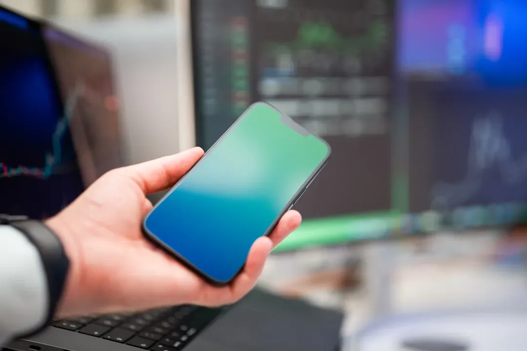 11. Use Cashback Apps and Digital Tools (Image Credits: Unsplash)