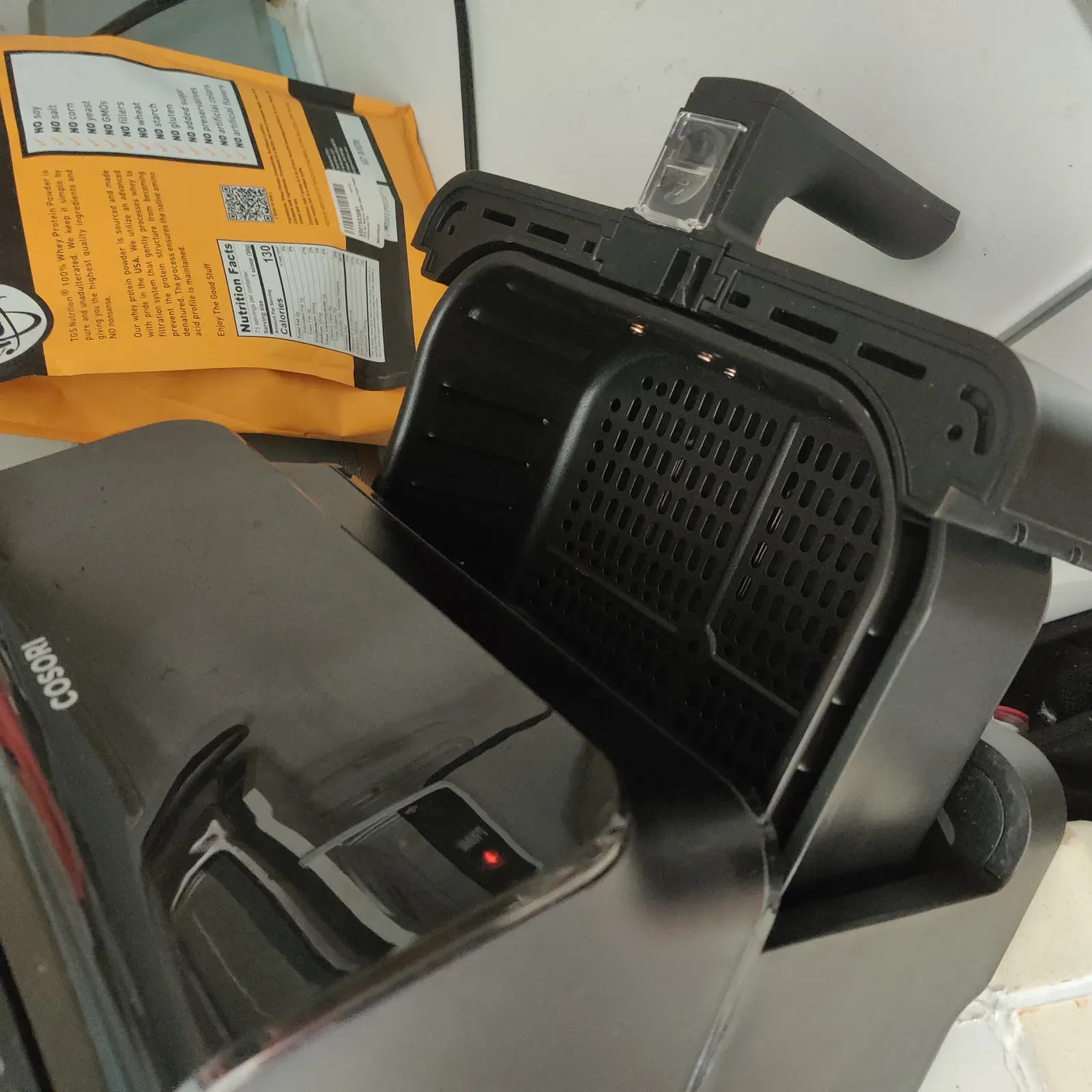 8. Not Cleaning the Air Fryer Regularly (By AirFryerFanatic, CC BY-SA 4.0)