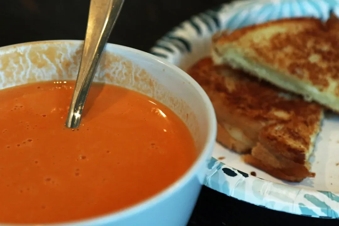 Soup and grilled cheese (Image Credits: Unsplash)
