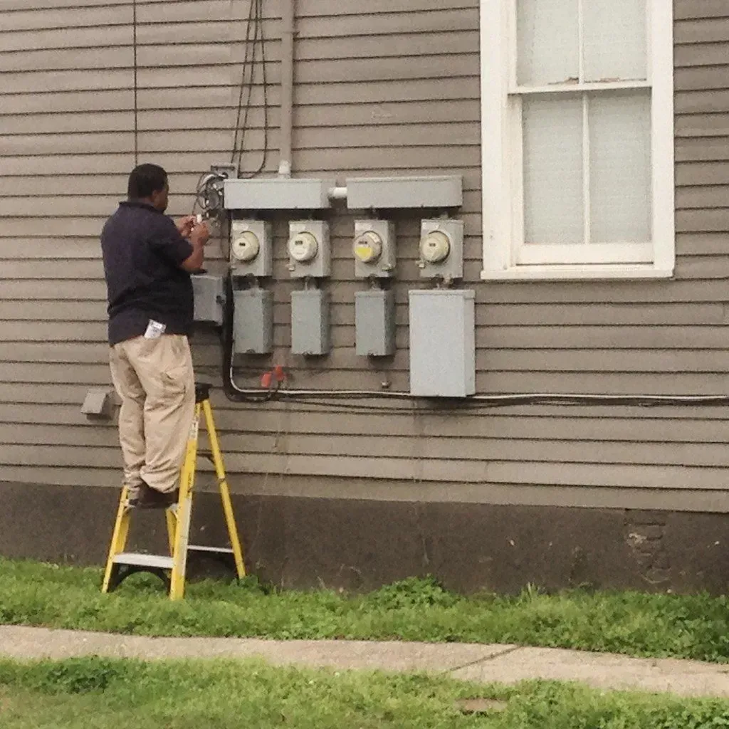 Unpermitted Electrical Work (Image Credits: Flickr)