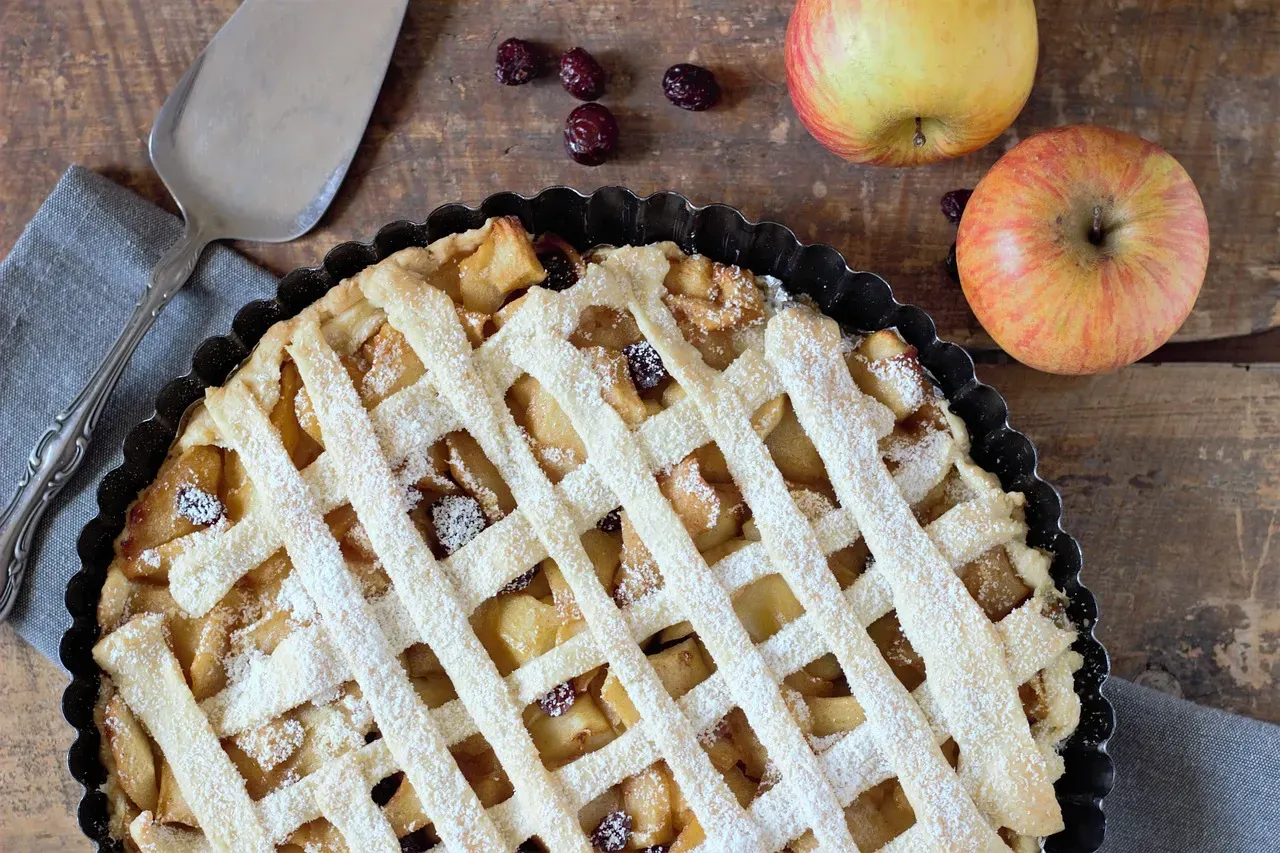 6. Classic Apple Pie (Image Credits: Pixabay)