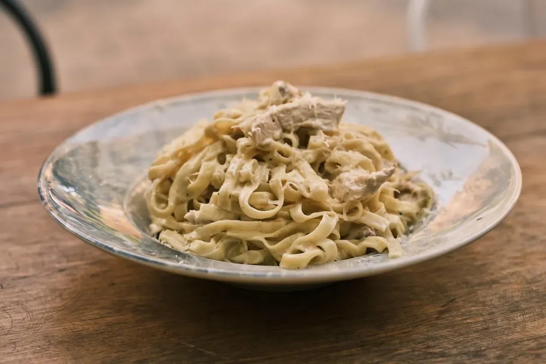 7. Pasta Alfredo - An Overpriced Bowl of Disappointment (Image Credits: Unsplash)