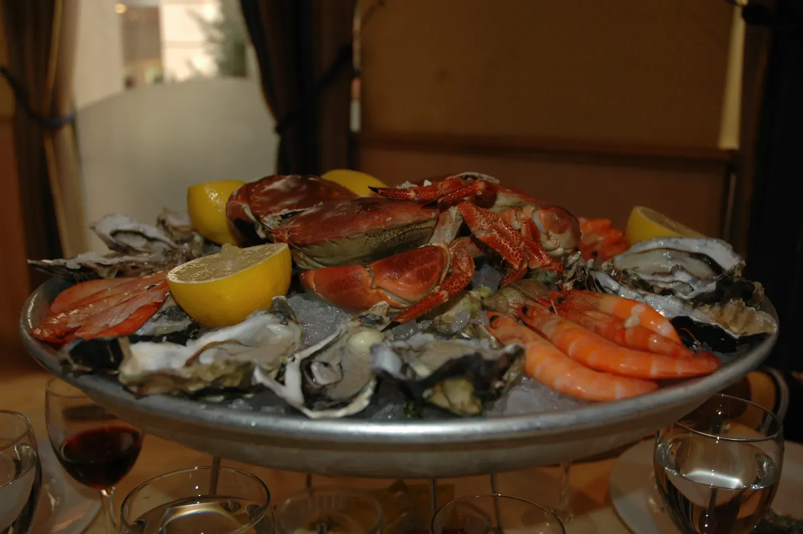 Start With a Seafood Tower (Image Credits: Wikimedia)