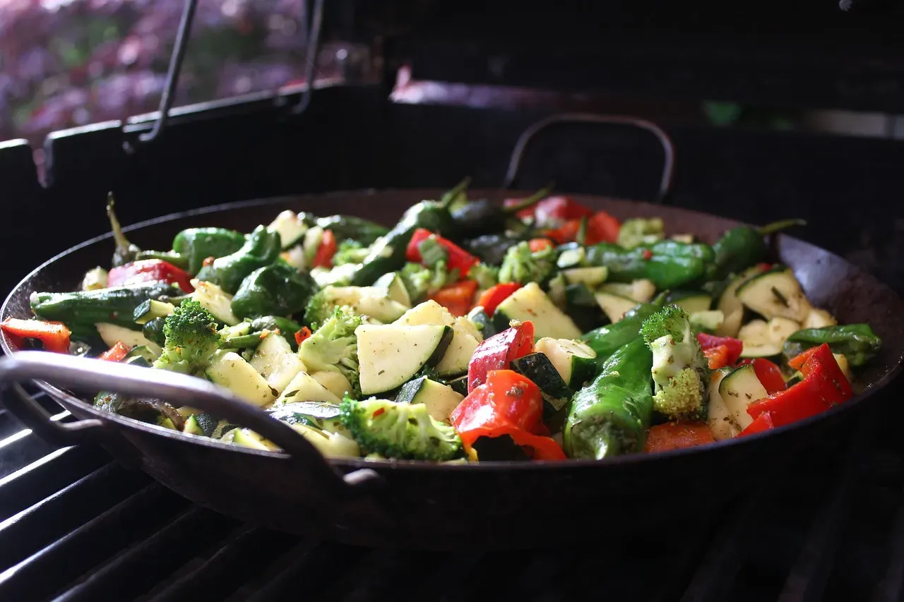 One-Pan and Sheet-Pan Meals Are Still Doing the Heavy Lifting (Image Credits: Pixabay)