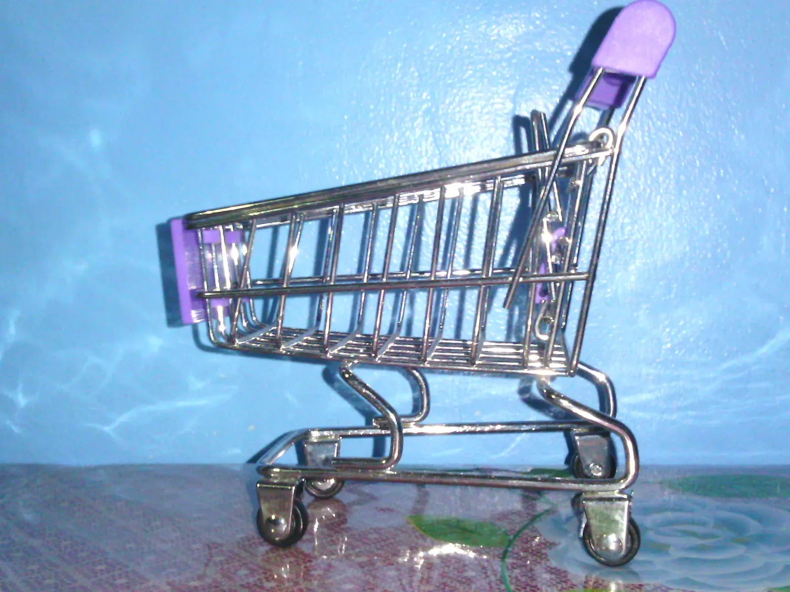 2. The Oversized Shopping Cart Is Not an Accident (Own work photograph using Samsung galaxy S5, Public domain)