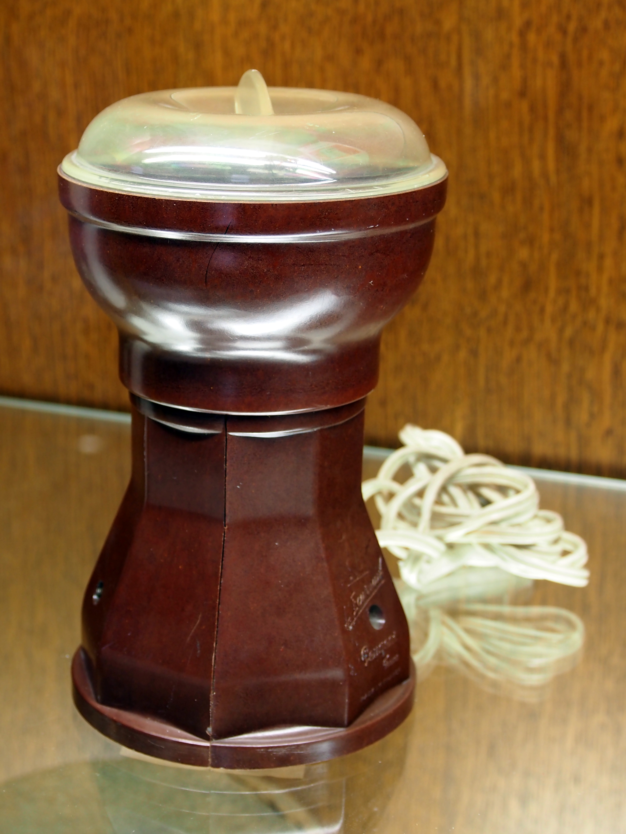 Using Blade Grinders (image credits: wikimedia)