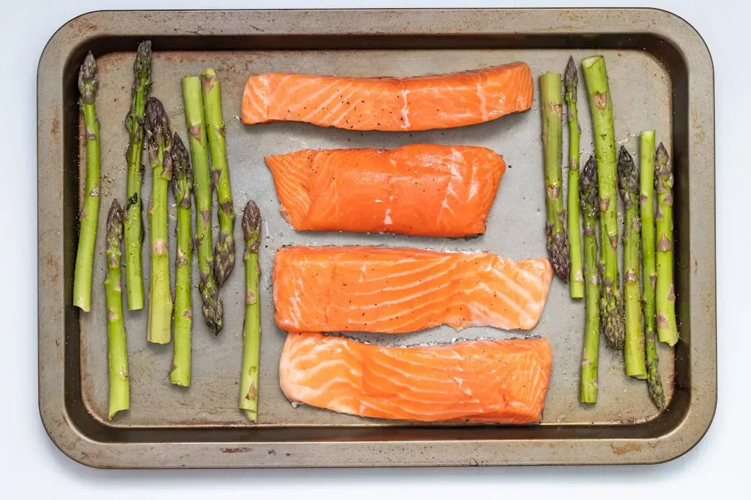 Sheet pan salmon with asparagus (Image Credits: Unsplash)