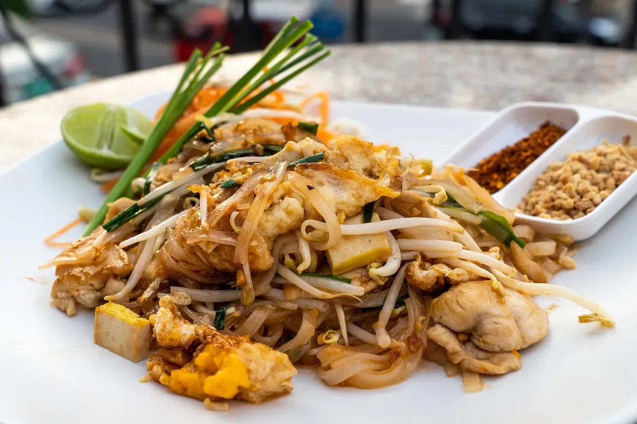 2. Pad Thai in Thailand - The Tourist Version Is Almost a Different Dish (Image Credits: Pixabay)