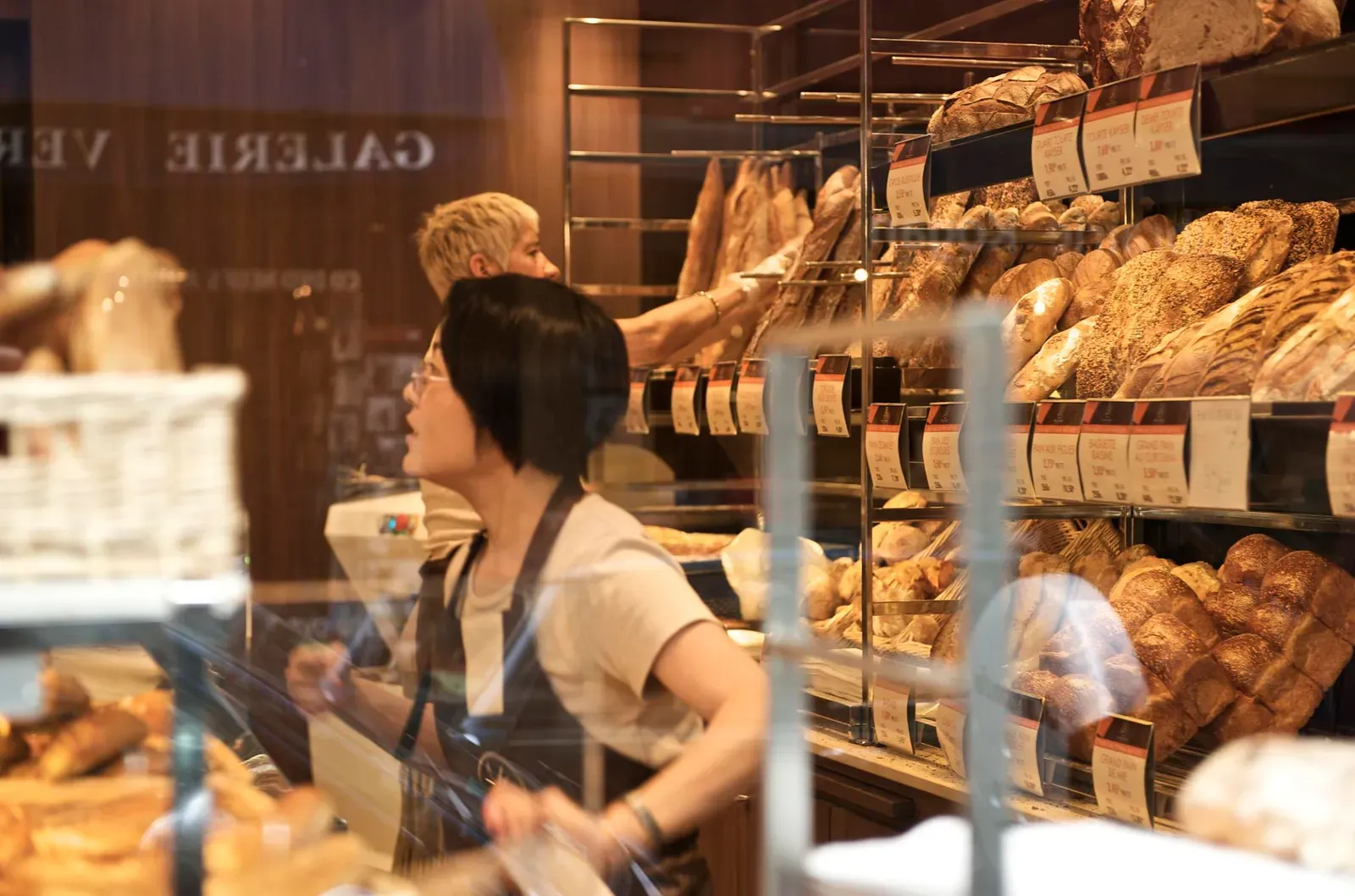 5. The Bakery Smell You Love Is Often Engineered (Paris 2008, CC BY 2.0)