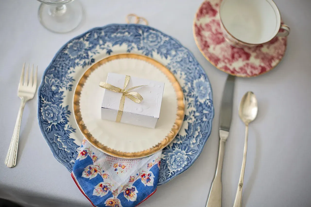 5. Fine China and Silverware Sets (Image Credits: Pixabay)