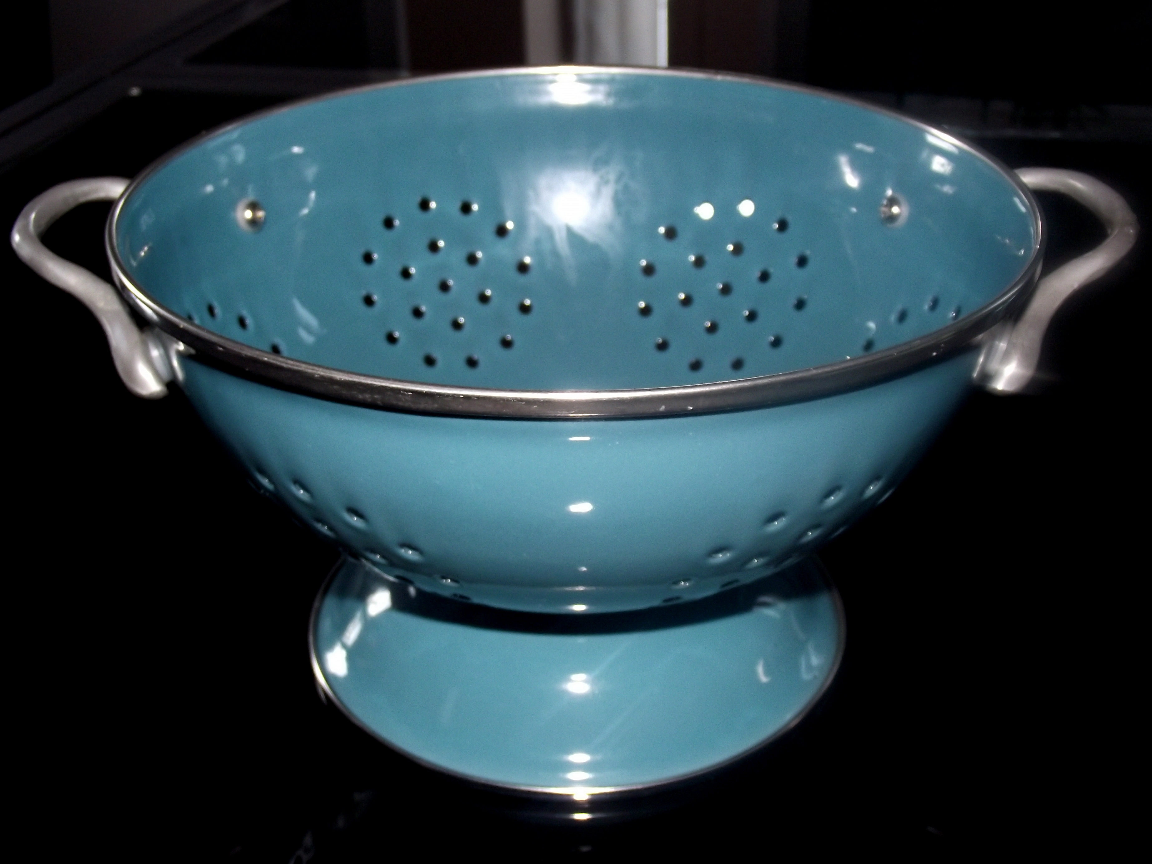 Rinsing Pasta After Cooking (image credits: wikimedia)
