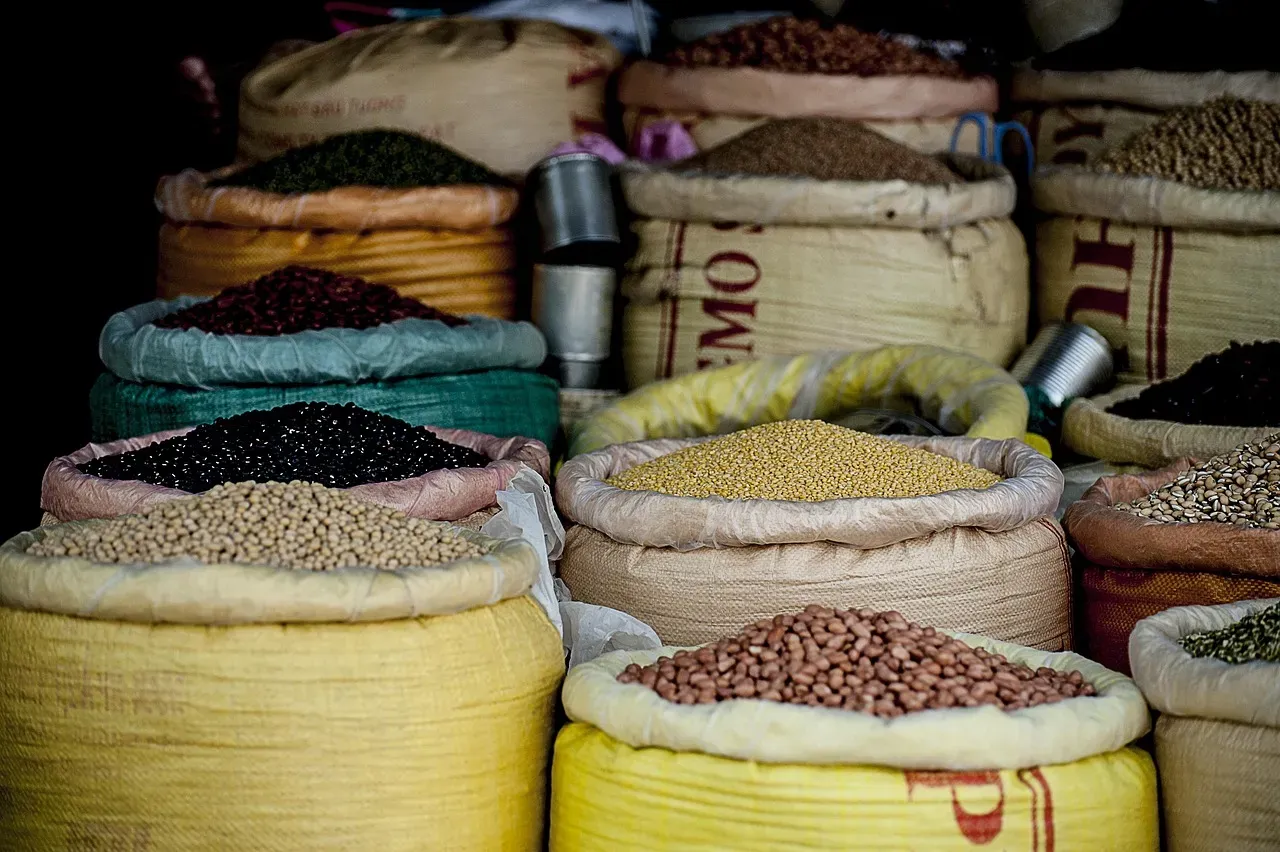 Buying in Bulk to Cut Per-Unit Costs (Image Credits: Pixabay)