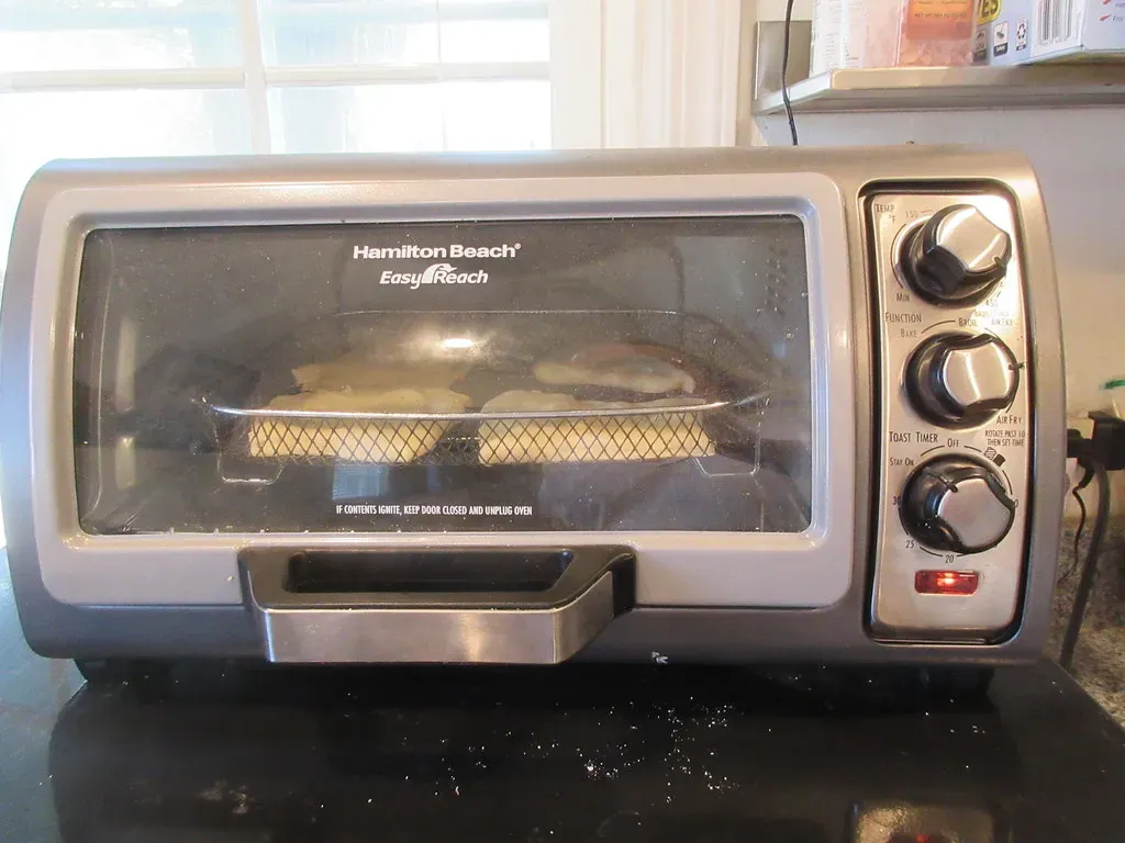 10. The Toaster Oven With Air Fryer: The Breville Smart Oven Leads the Charge (Infrogmation, Flickr, CC BY-SA 2.0)
