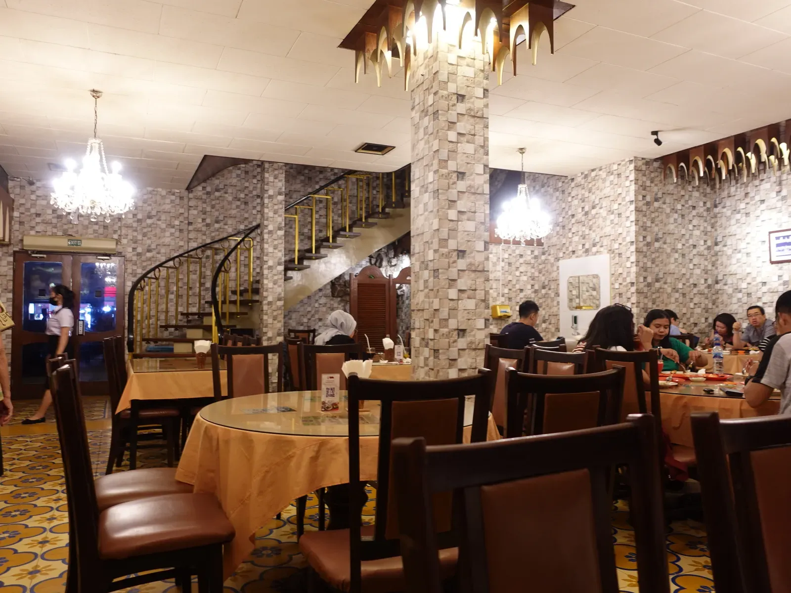 6. Tipping Poorly or Not at All (By Astari28, CC BY-SA 4.0)