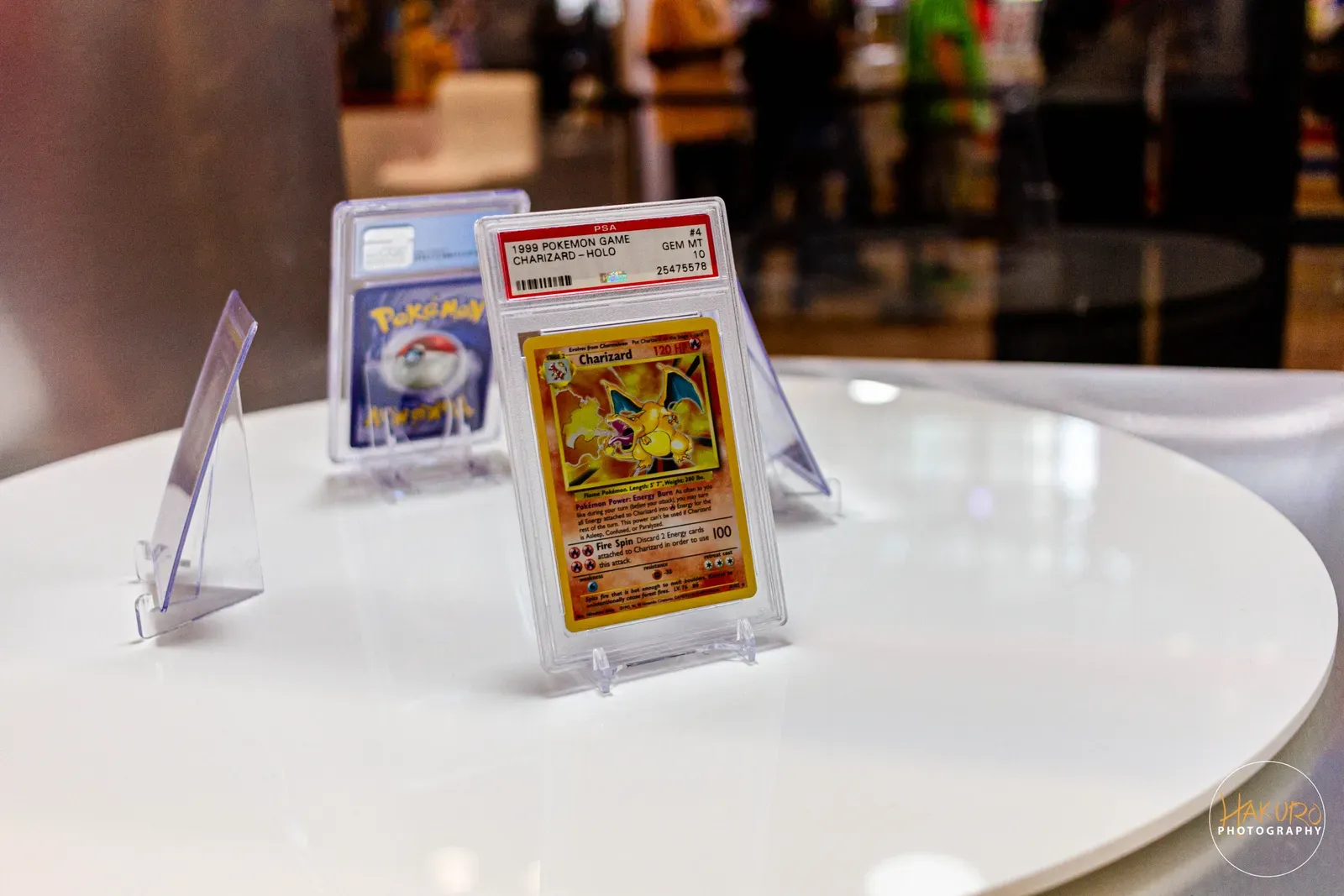 Shadowless Charizard Pokémon Cards from 1999 (2021-10-8 to 2021-10-9 - NYCC (Touch Edits - 009), CC BY-SA 2.0)
