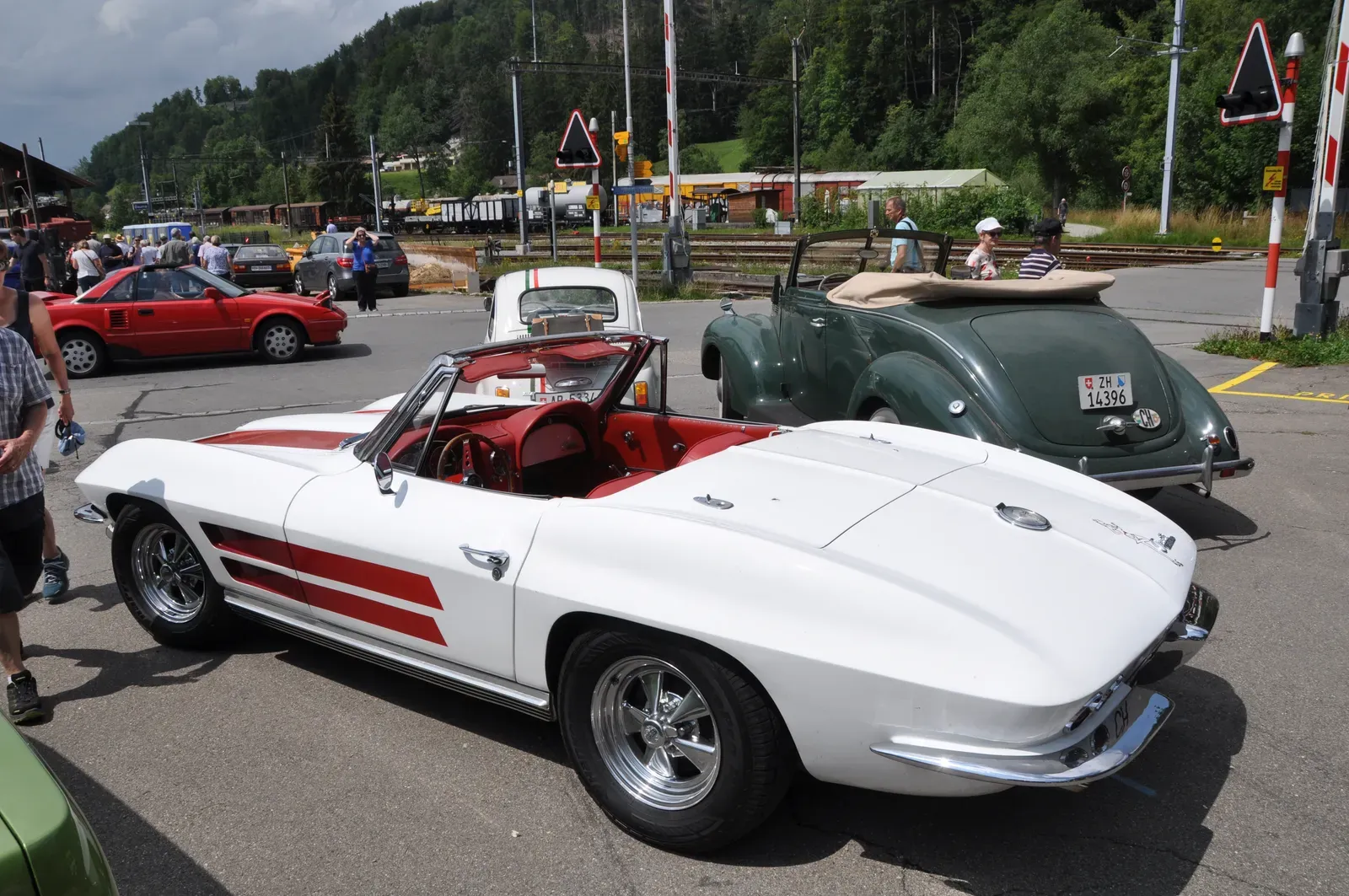 10. Classic Car Market: The Broader Revival Behind the Numbers (Image Credits: Wikimedia)