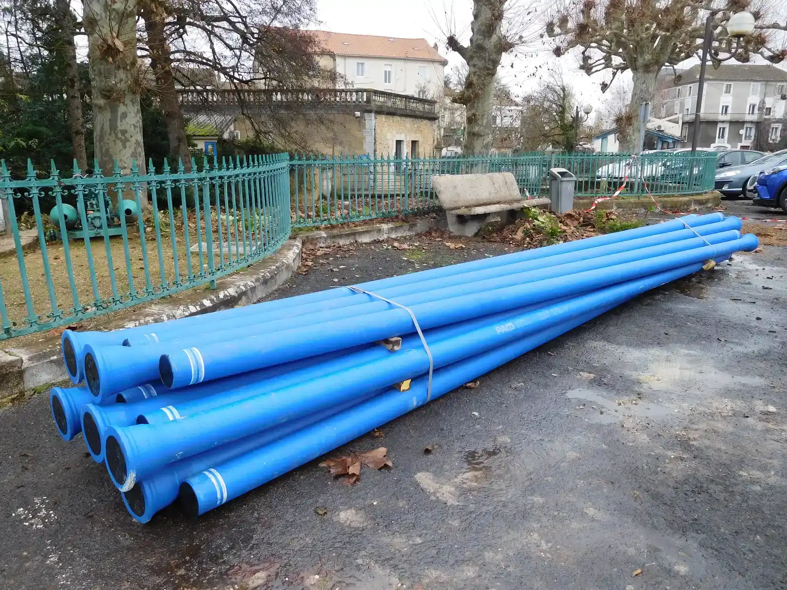 The True Cost: $625 Billion Just for Drinking Water (Image Credits: Wikimedia)