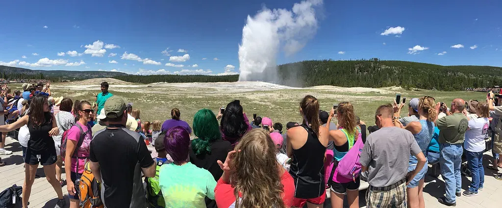 Yellowstone's Crowds: Bigger Than You Think, Smaller Than You Feel (Image Credits: Flickr)