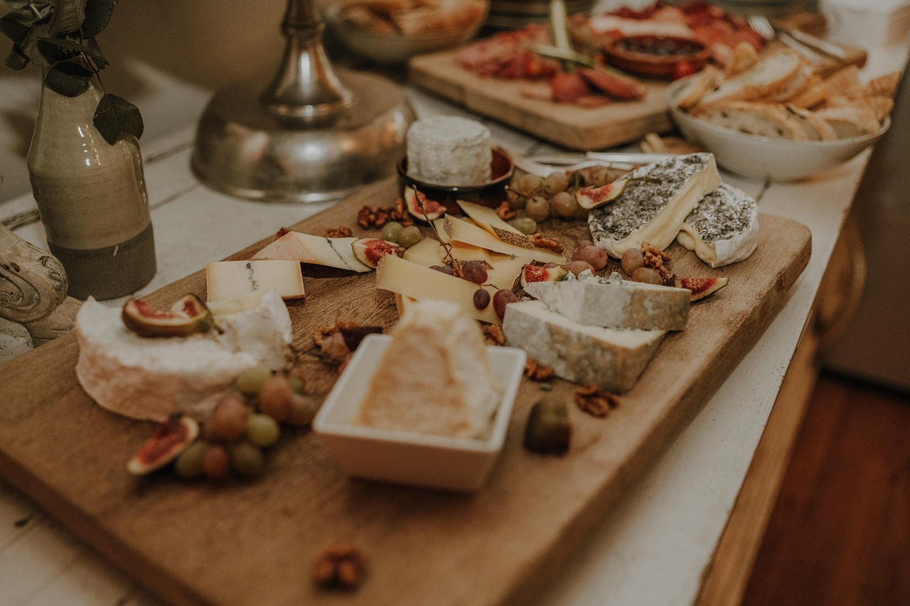 Oversized Charcuterie Boards (Image Credits: Pixabay)