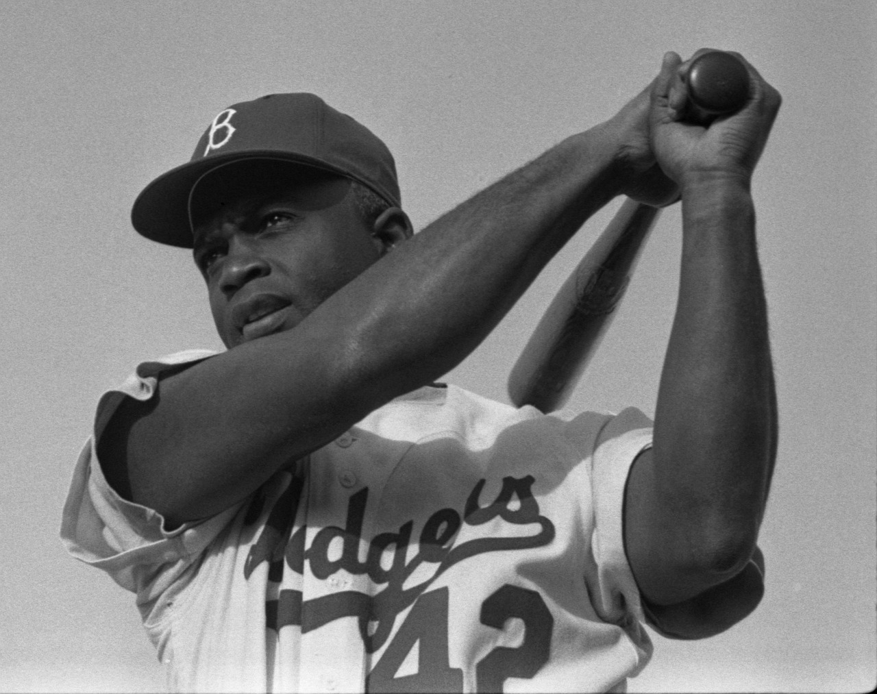 Breaking Barriers: Jackie Robinson and Sports Integration (image credits: pixabay)