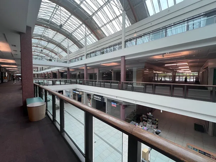 Milwaukee, Wisconsin: Grand Avenue Mall Lives On (Image Credits: Pexels)