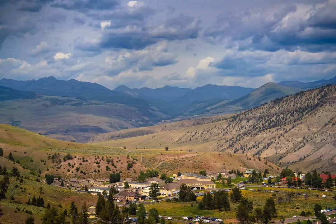 Montana: Big Sky, Big Hearts (Image Credits: Unsplash)