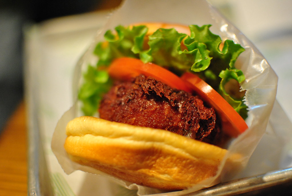 Shake Shack Takes the Crown for Most Expensive Fast-Food (image credits: flickr)