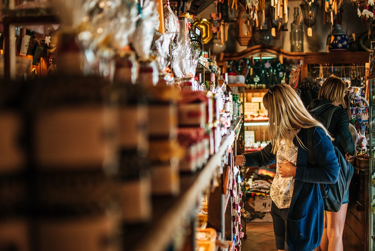 Local Fixture's General Store Charm in Whittier (image credits: pixabay)