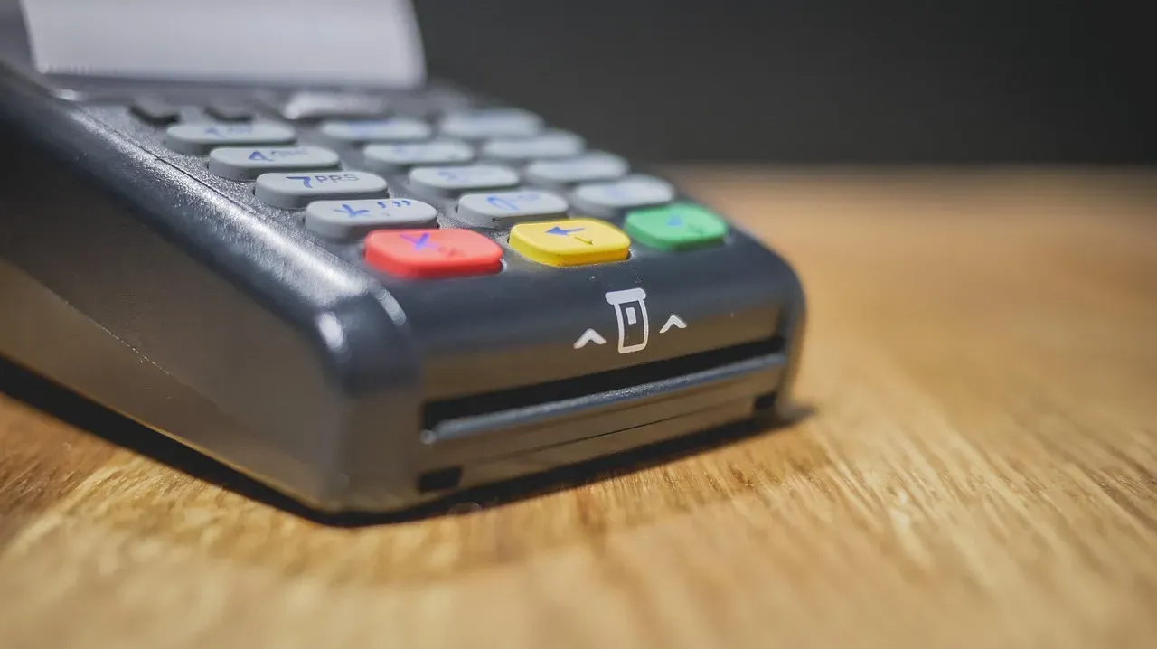 Tip Screens Everywhere Fuel the Fire (Image Credits: Pixabay)