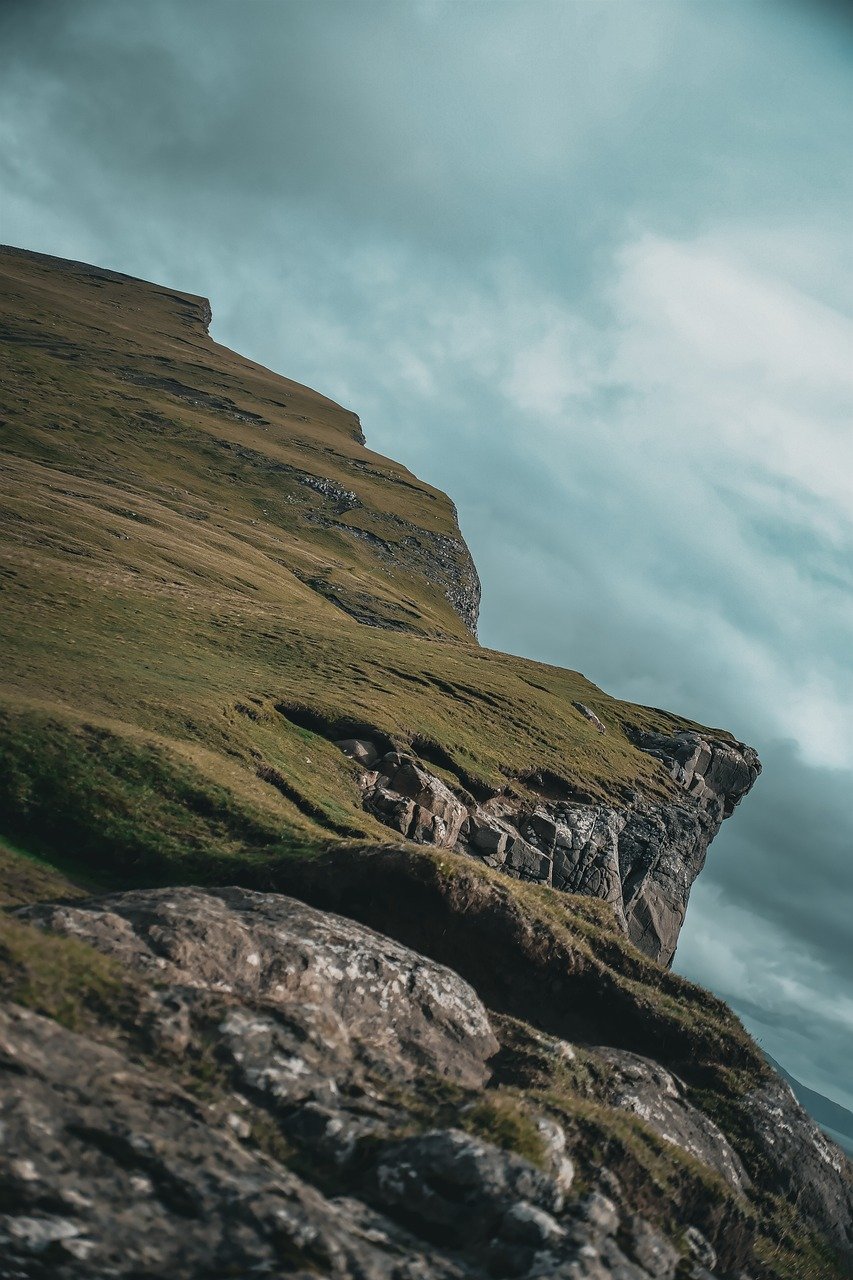 Thermochronology: Dating Rocks with Heat Signatures (image credits: pixabay)