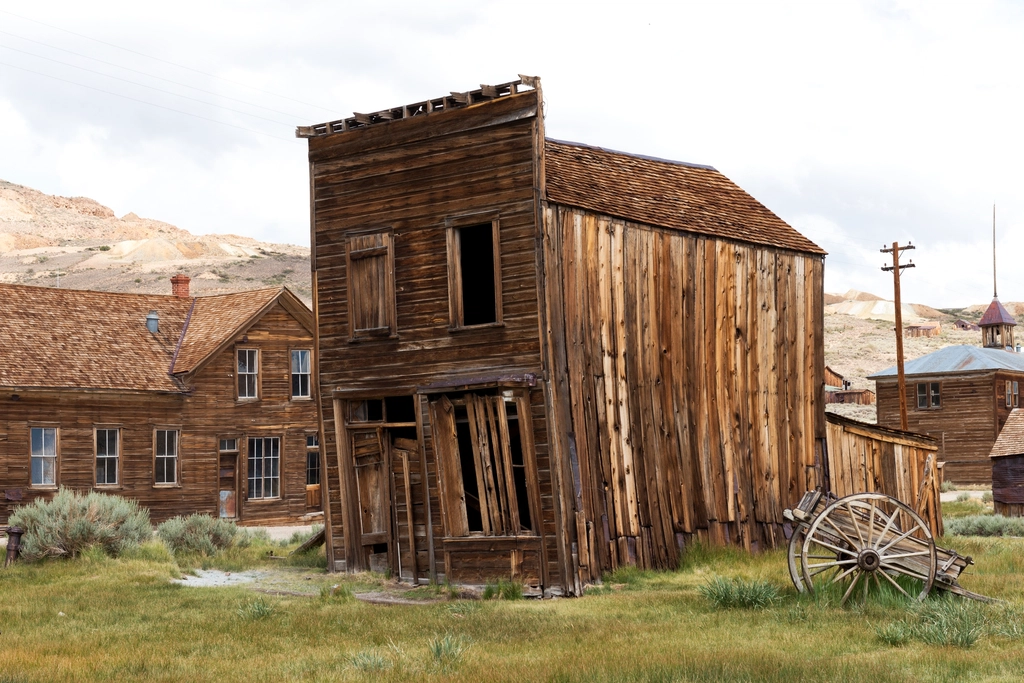 What Ghost Towns Predict About America's Future (image credits: rawpixel)